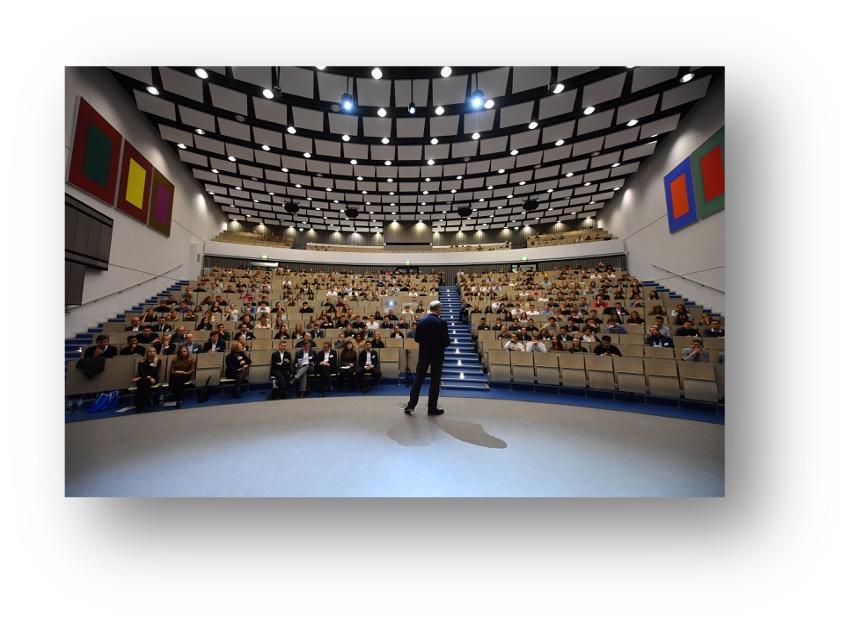 NGCFO Keynote-Speaker vor vollem Hörsaal